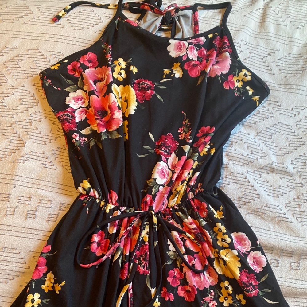 Floral romper message me if you want more pics